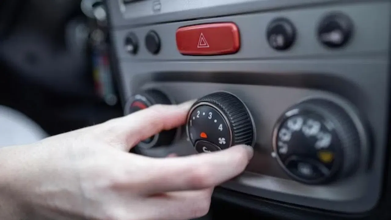 Car Tips: ਜ਼ਿਆਦਾ ਦੇਰ ਤੱਕ ਬਲੋਅਰ ਚਲਾਉਣਾ ਹੋ ਸਕਦਾ ਹੈ ਜਾਨਲੇਵਾ, ਬਿਲਕੁਲ ਵੀ ਨਾ ਕਰੋ ਇਹ ਕੰਮ Car Tips: ਜ਼ਿਆਦਾ ਦੇਰ ਤੱਕ ਬਲੋਅਰ ਚਲਾਉਣਾ ਹੋ ਸਕਦਾ ਹੈ ਜਾਨਲੇਵਾ, ਬਿਲਕੁਲ ਵੀ ਨਾ ਕਰੋ ਇਹ ਕੰਮ