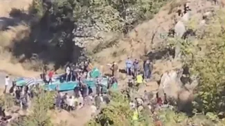 Jammu-Kashmir Accident: ਡੋਡਾ ‘ਚ ਭਿਆਨਕ ਸੜਕ ਹਾਦਸਾ, ਕਿਸ਼ਤਵਾੜ ਤੋਂ ਜੰਮੂ ਜਾ ਰਹੀ ਬੱਸ ਖਾਈ ‘ਚ ਡਿੱਗੀ, 37 ਦੀ ਮੌਤ, 19 ਜ਼ਖਮੀ