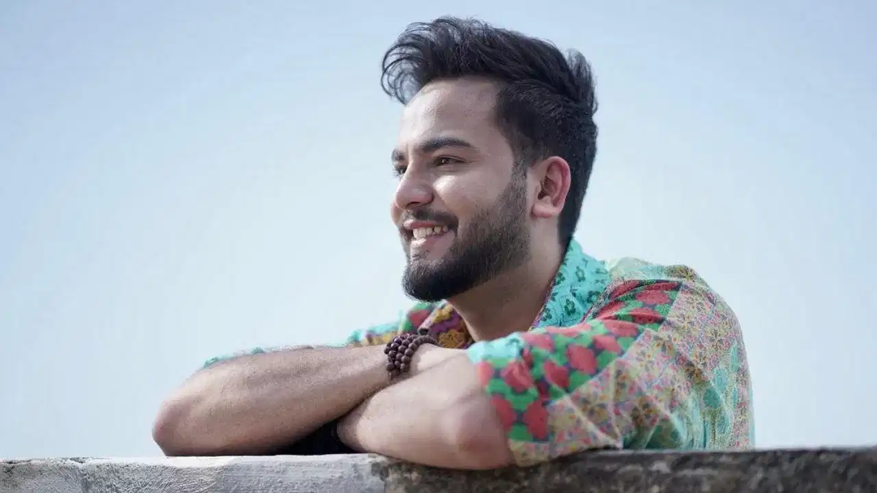 ਬਿੱਗ ਬੌਸ ਓਟੀਟੀ ਵਿਨਰ ਐਲਵਿਸ਼ ਖ਼ਿਲਾਫ਼ ਕੇਸ, ਸੱਪਾਂ ਦਾ ਜ਼ਹਿਰ ਅਤੇ ਵਿਦੇਸ਼ੀ ਕੁੜੀਆਂ ਦੀ ਸਪਲਾਈ ਕਰਨ ਦਾ ਆਰੋਪ