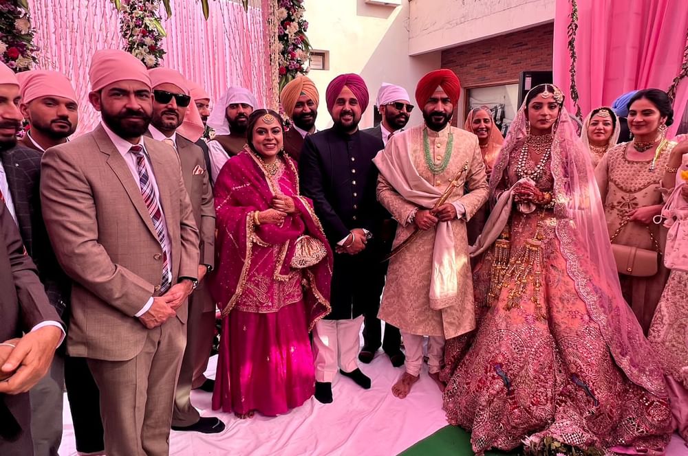 ਡਾ.ਗੁਰਵੀਨ ਕੌਰ ਮੇਰਠ ਦੇ ਗੋਡਵਿਨ ਗਰੁੱਪ ਦੇ ਡਾਇਰੈਕਟਰ ਭੁਪਿੰਦਰ ਸਿੰਘ ਬਾਜਵਾ ਦੀ ਬੇਟੀ ਹੈ। ਦੋਵਾਂ ਦੀ ਕੁਝ ਦਿਨ ਪਹਿਲਾਂ ਮੇਰਠ ਵਿੱਚ ਮੰਗਣੀ ਹੋਈ ਸੀ। ਗੁਰਵੀਨ ਕੌਰ ਇੱਕ ਨਿੱਜੀ ਹਸਪਤਾਲ ਵਿੱਚ ਬਤੌਕ ਰੇਡੀਓਲੋਜਿਸਟ ਵਜੋਂ ਕੰਮ ਕਰ ਰਹੀ ਹੈ।
