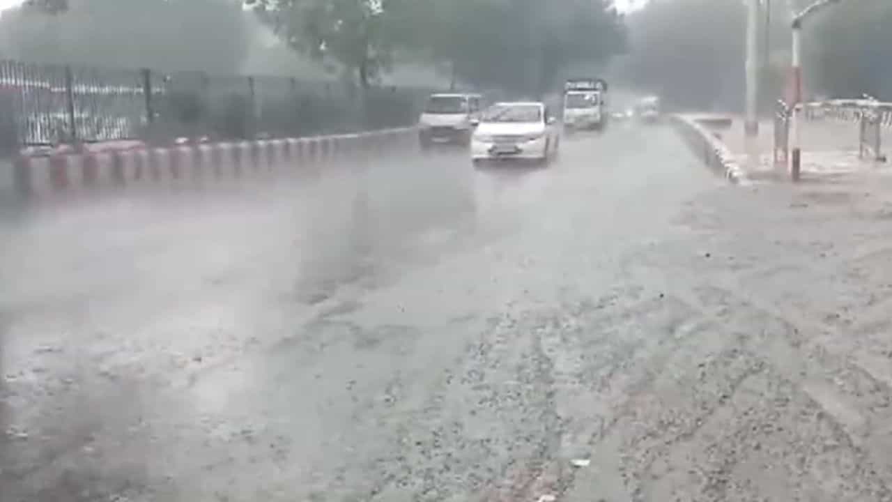 ਚੰਡੀਗੜ੍ਹ ਚ ਤੜਕਸਾਰ ਭਾਰੀ ਮੀਂਹ, ਹੁਣ ਹੋਰ ਵਧੇਗੀ ਠੰਡ, ਤਾਪਮਾਨ 3 ਡਿਗਰੀ ਸੈਲਸੀਅਸ ਡਿੱਗਿਆ