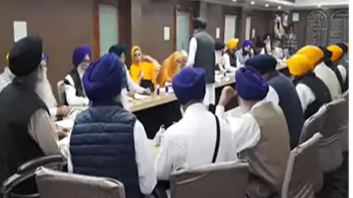 SGPC ਦੀ ਨਵੀਂ ਕਮੇਟੀ ਦੀ ਪਹਿਲੀ ਬੈਠਕ: ਬੰਦੀ ਸਿੱਖਾਂ ਦੀ ਰਿਹਾਈ ਲਈ ਵਿਦਵਾਨਾਂ ਅਤੇ ਵਕੀਲਾਂ ਨਾਲ 25 ਨੂੰ ਹੋਵੇਗਾ ਵਿਚਾਰ ਵਟਾਂਦਰਾ SGPC ਦੀ ਨਵੀਂ ਕਮੇਟੀ ਦੀ ਪਹਿਲੀ ਬੈਠਕ: ਬੰਦੀ ਸਿੱਖਾਂ ਦੀ ਰਿਹਾਈ ਲਈ ਵਿਦਵਾਨਾਂ ਅਤੇ ਵਕੀਲਾਂ ਨਾਲ 25 ਨੂੰ ਹੋਵੇਗਾ ਵਿਚਾਰ ਵਟਾਂਦਰਾ