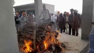 ਪੁਲਿਸ ਮੁਲਾਜ਼ਮ ਦਾ ਜੱਦੀ ਪਿੰਡ ‘ਚ ਅੰਤਿਸ ਸਸਕਾਰ, ਨਿਹੰਗ ਸਿੰਘਾਂ ਨਾਲ ਝੜਪ ‘ਚ ਗਵਾਈ ਸੀ ਜਾਨ