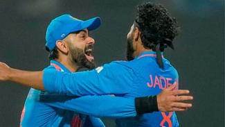 IND vs SA: ਕੋਹਲੀ ਦੇ ਸੈਂਕੜੇ ਤੋਂ ਬਾਅਦ ਜਡੇਜਾ ਦੀ ਫਿਰਕੀ ਦੇ ਜਾਲ ‘ਚ ਫਸੀ ਦੱਖਣੀ ਅਫਰੀਕਾ, ਭਾਰਤੀ ਟੀਮ ਦੀ 243 ਦੌੜਾਂ ਨਾਲ ਜਿੱਤ IND vs SA: ਕੋਹਲੀ ਦੇ ਸੈਂਕੜੇ ਤੋਂ ਬਾਅਦ ਜਡੇਜਾ ਦੀ ਫਿਰਕੀ ਦੇ ਜਾਲ ‘ਚ ਫਸੀ ਦੱਖਣੀ ਅਫਰੀਕਾ, ਭਾਰਤੀ ਟੀਮ ਦੀ 243 ਦੌੜਾਂ ਨਾਲ ਜਿੱਤ