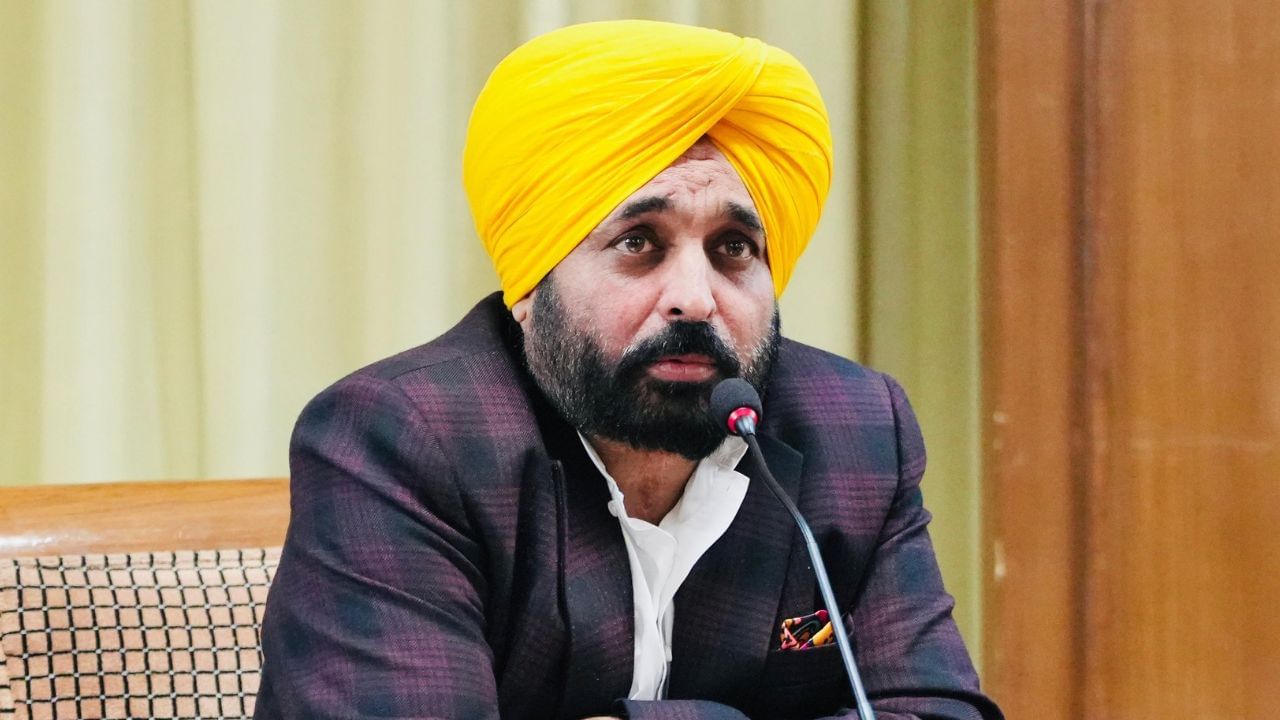 ਕੇਂਦਰ ਦੀ ਚਿੱਠੀ ਤੋਂ ਬਾਅਦ ਪੰਜਾਬ ਦਾ ਫੈਸਲਾ: CM ਮਾਨ ਨੇ ਕਿਹਾ ਰੱਦ ਕੀਤੀ ਸ਼੍ਰੇਣੀ ‘ਚ ਝਾਕੀਆਂ ਨਹੀਂ ਭੇਜਾਂਗੇ, ਸਾਨੂੰ ਭਾਜਪਾ ਦੇ NOC ਦੀ ਲੋੜ ਨਹੀਂ ਕੇਂਦਰ ਦੀ ਚਿੱਠੀ ਤੋਂ ਬਾਅਦ ਪੰਜਾਬ ਦਾ ਫੈਸਲਾ: CM ਮਾਨ ਨੇ ਕਿਹਾ ਰੱਦ ਕੀਤੀ ਸ਼੍ਰੇਣੀ ‘ਚ ਝਾਕੀਆਂ ਨਹੀਂ ਭੇਜਾਂਗੇ, ਸਾਨੂੰ ਭਾਜਪਾ ਦੇ NOC ਦੀ ਲੋੜ ਨਹੀਂ