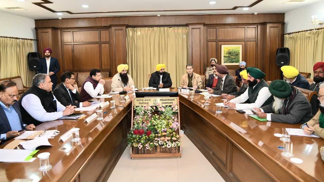CM ਮਾਨ ਦੀ ਕਿਸਾਨਾਂ ਨਾਲ ਮੀਟਿੰਗ, ਖੁੱਡੀਆਂ ਦੀ ਅਗੁਵਾਈ ‘ਚ ਕਮੇਟੀ ਦਾ ਗਠਨ, 31 ਮਾਰਚ ਤੱਕ ਹੱਲ ਹੋਣਗੇ ਮਸਲੇ CM ਮਾਨ ਦੀ ਕਿਸਾਨਾਂ ਨਾਲ ਮੀਟਿੰਗ, ਖੁੱਡੀਆਂ ਦੀ ਅਗੁਵਾਈ ‘ਚ ਕਮੇਟੀ ਦਾ ਗਠਨ, 31 ਮਾਰਚ ਤੱਕ ਹੱਲ ਹੋਣਗੇ ਮਸਲੇ