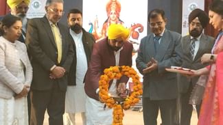 ਫਰੀਦਕੋਟ ਪਹੁੰਚੇ ਮੁੱਖ ਮੰਤਰੀ ਮਾਨ ਨੇ 250 ਸਟਾਫ ਨਰਸਾਂ ਨੂੰ ਨਿਯੁਕਤੀ ਪੱਤਰ ਸੌਂਪੇ ਫਰੀਦਕੋਟ ਪਹੁੰਚੇ ਮੁੱਖ ਮੰਤਰੀ ਮਾਨ ਨੇ 250 ਸਟਾਫ ਨਰਸਾਂ ਨੂੰ ਨਿਯੁਕਤੀ ਪੱਤਰ ਸੌਂਪੇ