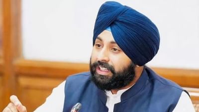 ਧੁੰਦ ਕਾਰਨ ਸਰਕਾਰ ਨੇ ਬਦਲਿਆ ਸਕੂਲਾਂ ਦਾ ਸਮਾਂ, ਹੁਣ ਇੰਨੇ ਵਜੇ ਖੁੱਲ੍ਹਣਗੇ ਸਕੂਲ ਧੁੰਦ ਕਾਰਨ ਸਰਕਾਰ ਨੇ ਬਦਲਿਆ ਸਕੂਲਾਂ ਦਾ ਸਮਾਂ, ਹੁਣ ਇੰਨੇ ਵਜੇ ਖੁੱਲ੍ਹਣਗੇ ਸਕੂਲ