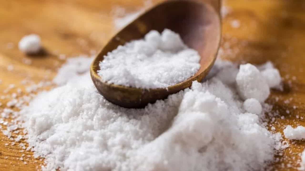 ਇਨ੍ਹਾਂ ਲੋਕਾਂ ਲਈ ਮੁਸੀਬਤ ਬਣ ਸਕਦਾ ਹੈ ਨਮਕ, ਜੇਕਰ ਕੀਤੀ ਇਹ ਛੋਟੀ ਜਿਹੀ ਗਲਤੀ!