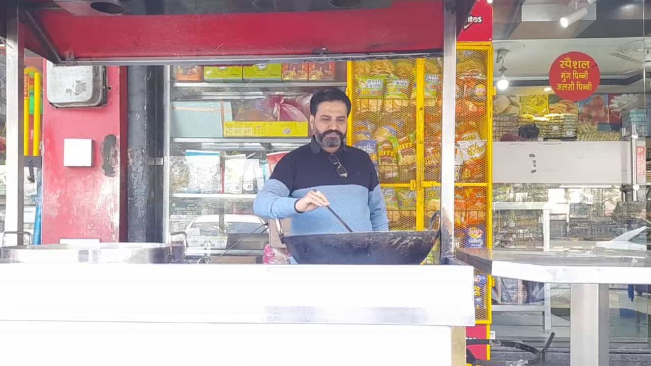 KBC ਚ ਪਹੁੰਚਿਆ ਲੁਧਿਆਣਾ ਦਾ ਹਲਵਾਈ; ਅਮਿਤਾਭ ਬੱਚਨ ਨੂੰ ਮਿਠਾਈ ਖੁਆਈ, ਜਿੱਤੇ 3.20 ਲੱਖ ਰੁਪਏ, ਜਾਣੋ ਪੂਰੀ ਕਹਾਣੀ