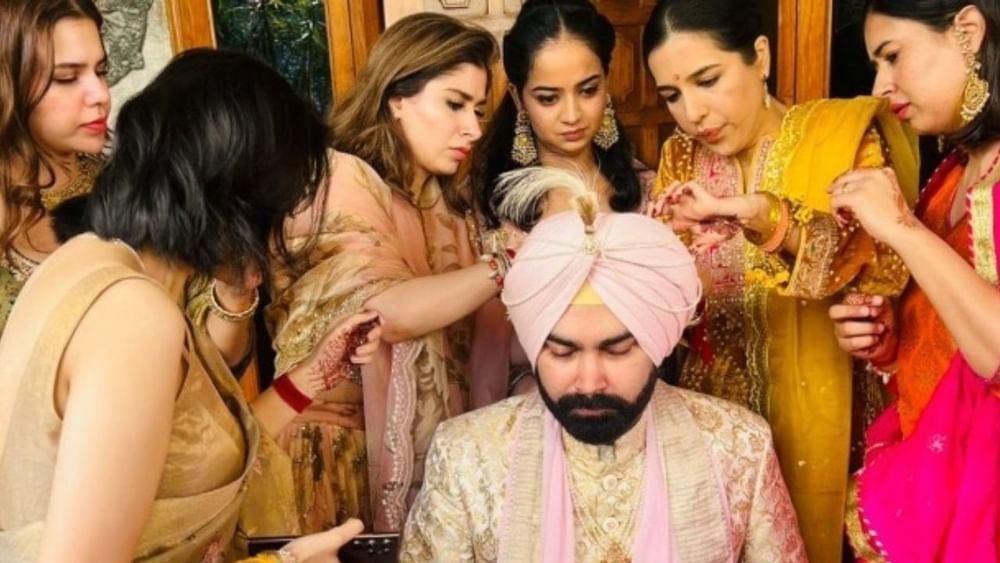 ਇਸ ਦੌਰਾਨ ਕਰਨ ਦੀ ਭੈਣ ਰਾਬੀਆ ਸਿੱਧੂ ਨੇ ਕਰਨ ਦੇ ਸਿਰ 'ਤੇ ਸਿਹਰਾ ਸਜਾਇਆ। ਕਰਨ ਦਾ ਆਨੰਦ ਕਾਰਜ ਪਟਿਆਲਾ ਵਿਖੇ ਹੋਇਆ।