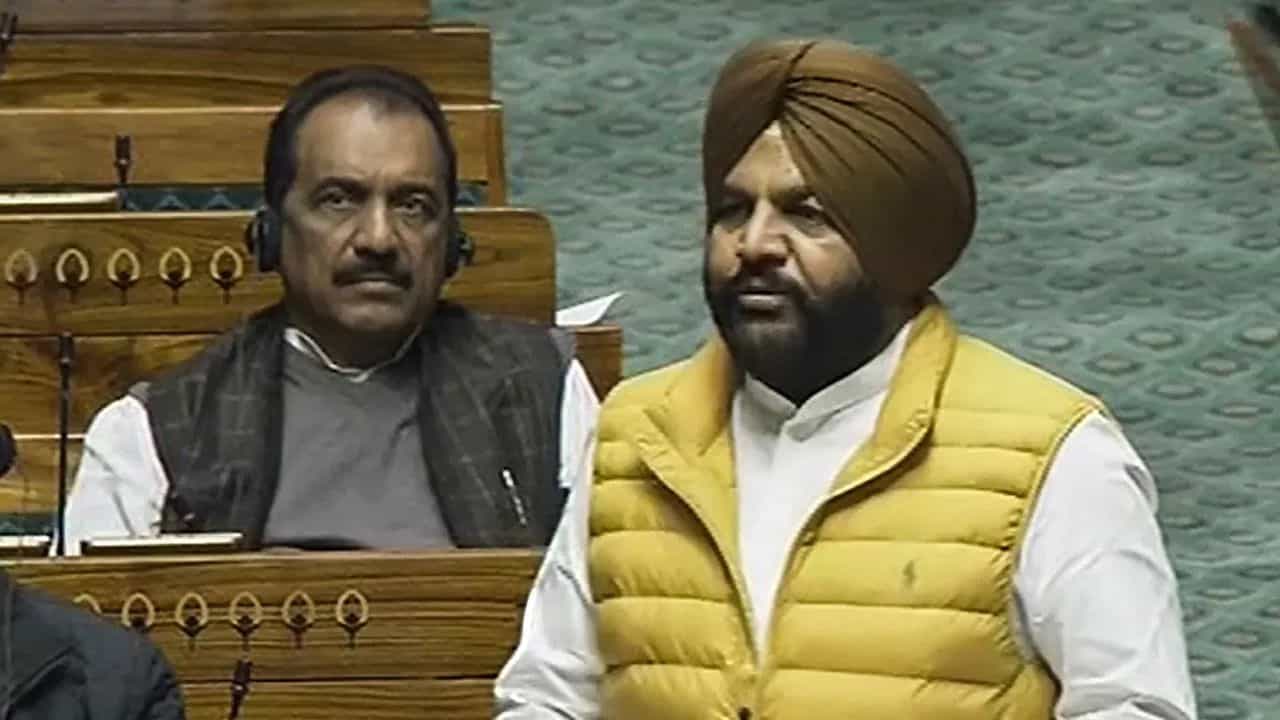 ਕੋਈ ਮੁਸਲਮਾਨ-ਸਿਖ ਹੁੰਦਾ ਤਾਂ ਪਤਾ ਨਹੀਂ ਕੀ ਹੁੰਦਾ...ਸੰਸਦ ਚ ਹਮਲਾਵਰਹ ਨੂੰ ਫੜ੍ਹਨ ਵਾਲੇ ਸਾਂਸਦ ਨੇ ਕੀ ਕਿਹਾ ?