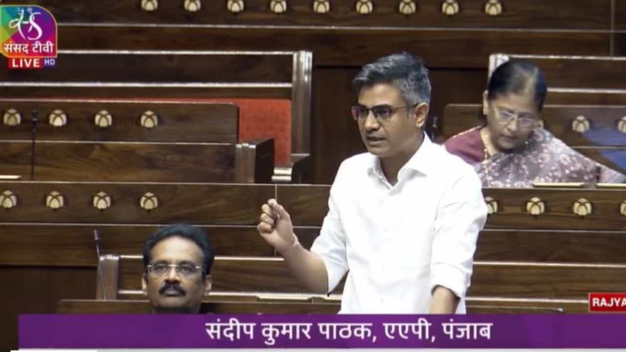 ਸੰਦੀਪ ਪਾਠਕ ਨੇ ਸੰਸਦ ਚ ਚੁੱਕਿਆ ਬਕਾਇਆ ਫੰਡਾਂ ਦਾ ਮੁੱਦਾ, ਬੋਲੇ- ਪੰਜਾਬ ਨਾਲ ਕੋਈ ਬੇਇਨਸਾਫੀ ਨਾ ਕੀਤੀ ਜਾਵੇ ਸੰਦੀਪ ਪਾਠਕ ਨੇ ਸੰਸਦ ਚ ਚੁੱਕਿਆ ਬਕਾਇਆ ਫੰਡਾਂ ਦਾ ਮੁੱਦਾ, ਬੋਲੇ- ਪੰਜਾਬ ਨਾਲ ਕੋਈ ਬੇਇਨਸਾਫੀ ਨਾ ਕੀਤੀ ਜਾਵੇ