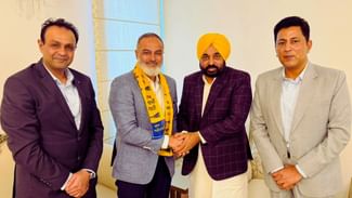 ਸ਼੍ਰੋਮਣੀ ਅਕਾਲੀ ਦਲ ਨੂੰ ਵੱਡਾ ਝਟਕਾ, ਸੀਨੀਅਰ ਆਗੂ ਮੁਹੰਮਦ ਓਵੈਸ AAP ‘ਚ ਸ਼ਾਮਲ; CM ਮਾਨ ਨਾਲ ਕੀਤੀ ਮੁਲਾਕਾਤ ਸ਼੍ਰੋਮਣੀ ਅਕਾਲੀ ਦਲ ਨੂੰ ਵੱਡਾ ਝਟਕਾ, ਸੀਨੀਅਰ ਆਗੂ ਮੁਹੰਮਦ ਓਵੈਸ AAP ‘ਚ ਸ਼ਾਮਲ; CM ਮਾਨ ਨਾਲ ਕੀਤੀ ਮੁਲਾਕਾਤ