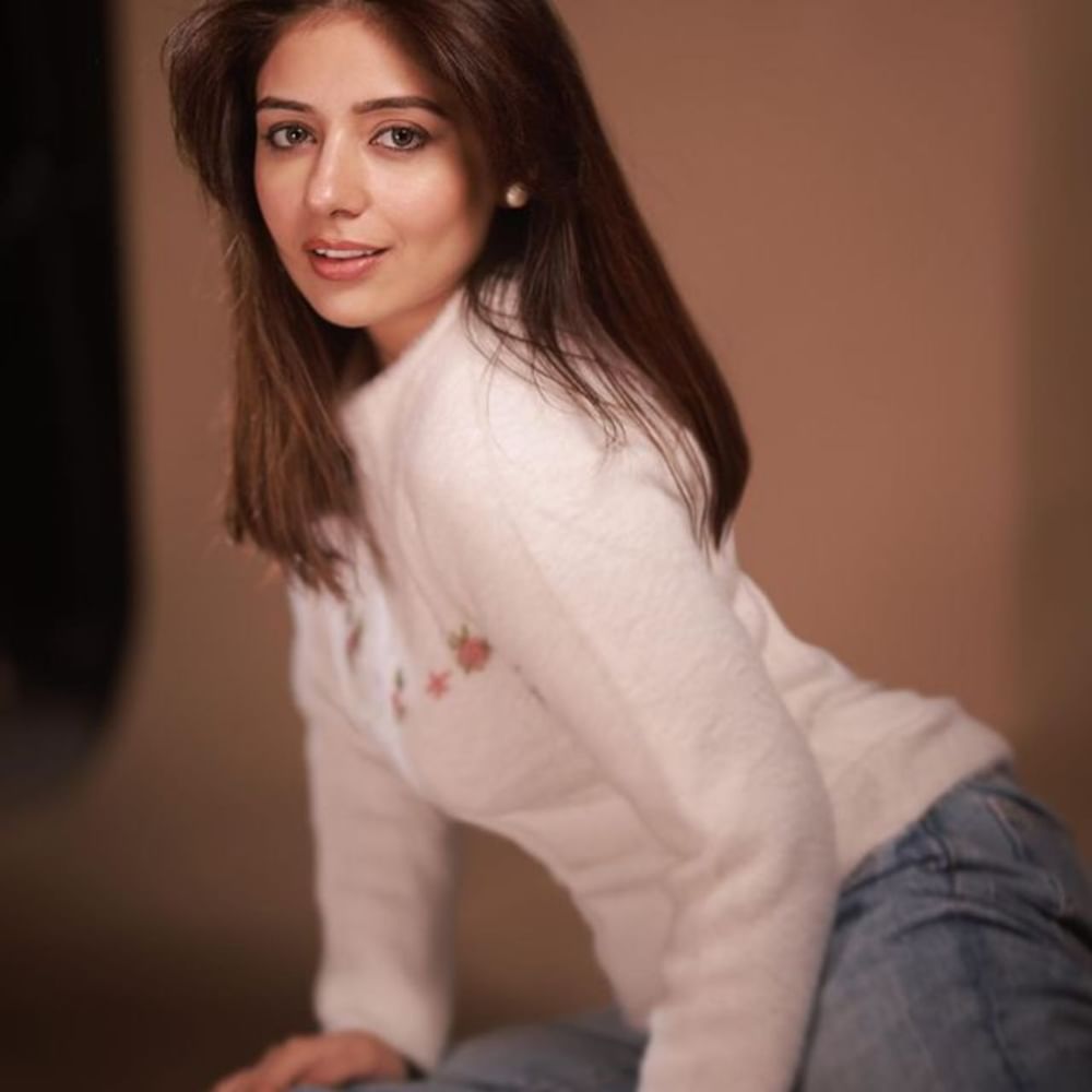 ਹਾਲ ਹੀ ਵਿੱਚ ਤਾਨੀਆ ਨੇ ਵਿੰਟਰ ਵਾਇਬਸ ਵਿੱਚ ਨਵੀਆਂ ਤਸਵੀਰਾਂ ਸ਼ੇਅਰ ਕੀਤੀਆਂ ਹਨ। ਤਸਵੀਰਾਂ ਵਿੱਚ ਅਦਾਕਾਰਾ ਨੇ ਬੇਬੀ ਪਿੰਕ ਸਵੈਟਰ ਨੂੰ ਜੀਂਸ ਦੇ ਨਾਲ ਪੇਅਰ ਕੀਤਾ ਹੈ। ਉਨ੍ਹਾਂ ਨੇ ਆਪਣੇ ਲੁੱਕ ਨੂੰ ਕਾਫੀ ਸਿੰਪਲ ਪਰ ਸਟਾਈਲਿਸ਼ ਰੱਖਿਆ ਹੈ।