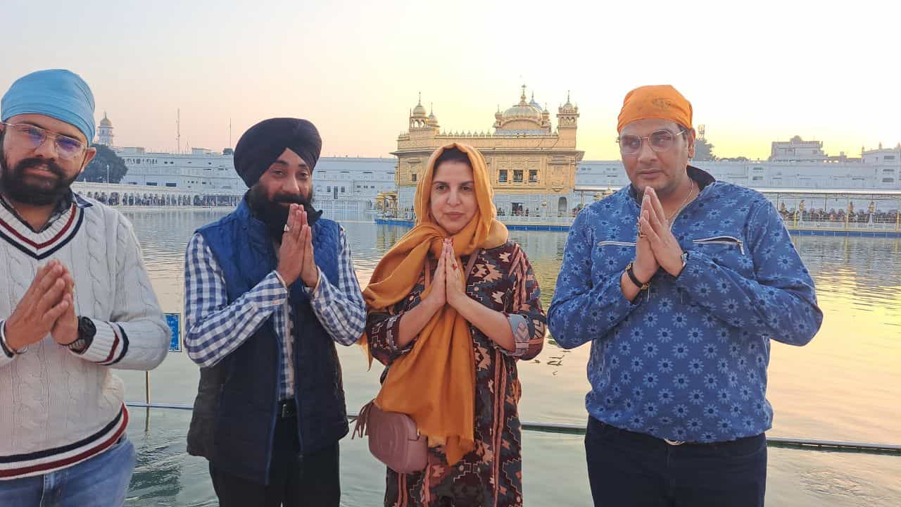 ਸੱਚਖੰਡ ਸ੍ਰੀ ਹਰਿਮੰਦਰ ਸਾਹਿਬ ਵਿਖੇ ਨਤਮਸਤਕ ਹੋਣ ਪਹੁੰਚੀ ਬਾਲੀਵੁੱਡ ਦੀ ਮਸ਼ਹੂਰ ਹਸਤੀ ਫਰਹਾ ਖਾਨ