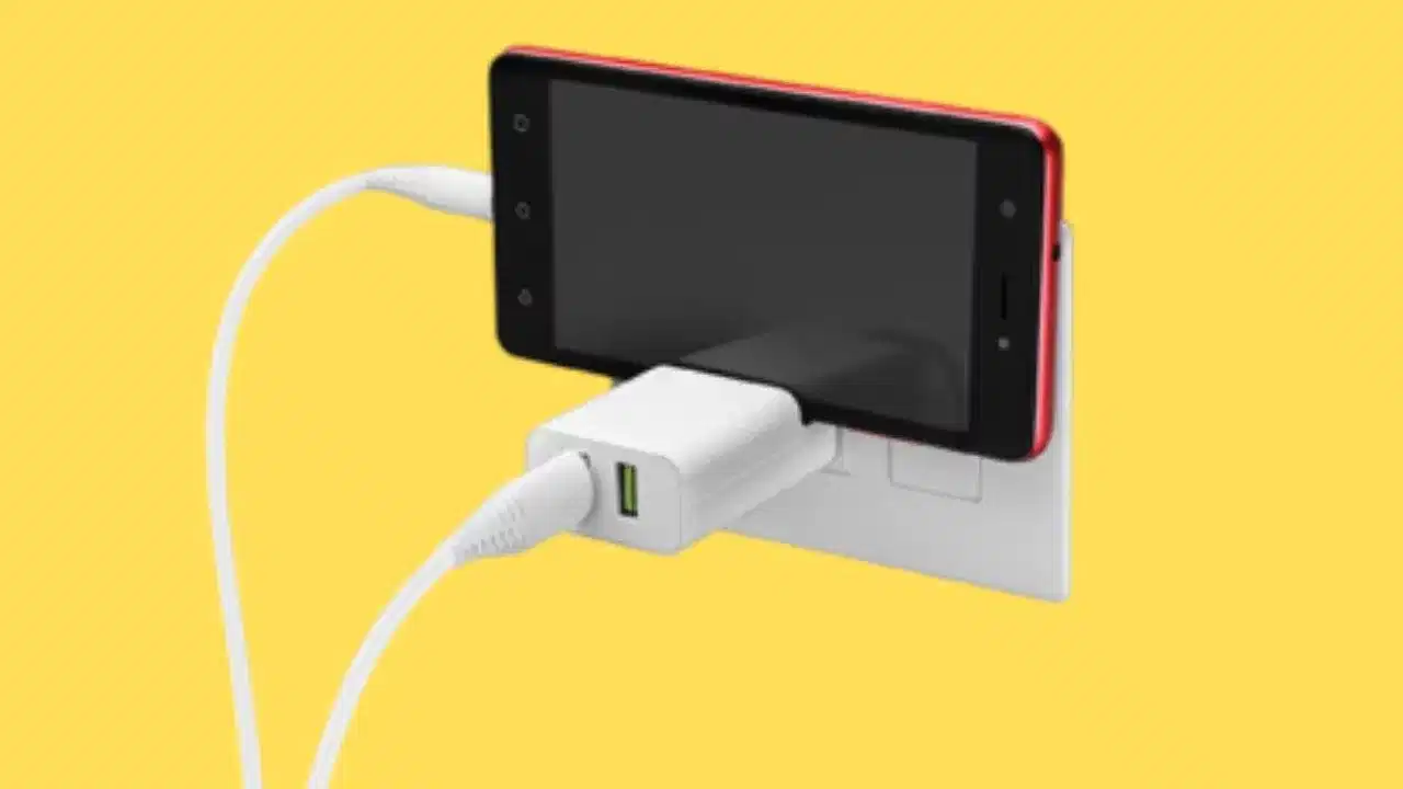 ਸਮਾਰਟਫੋਨ ਚਾਰਜ ਕਰਦੇ ਸਮੇਂ ਨਾ ਕਰੋ ਇਹ ਗਲਤੀ, ਬਲਾਸਟ ਹੋ ਸਕਦੇ ਹਨ ਐਂਡਰਾਇਡ ਫੋਨ ਤੋਂ ਆਈਫੋਨ