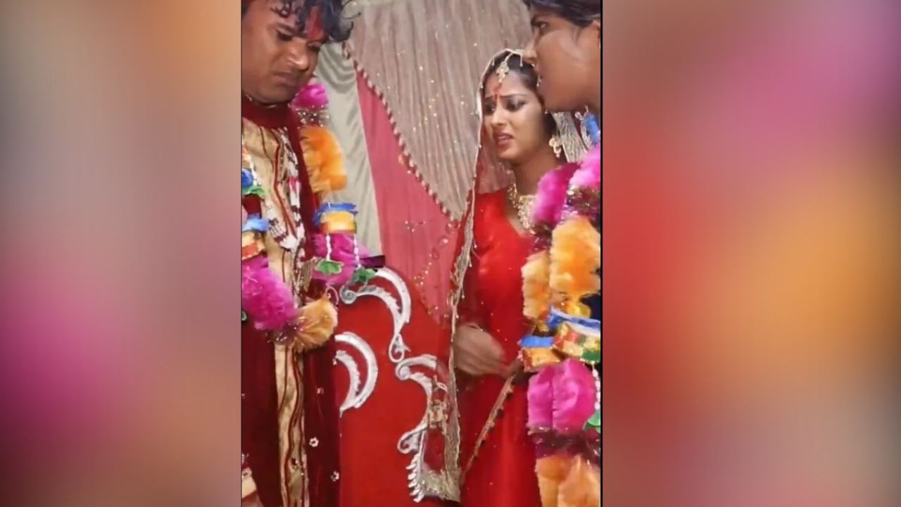 Viral Video : ਸ਼ਰਾਬ ਦੇ ਨਸ਼ੇ ਚ ਡੁੱਬੇ ਲਾੜੇ ਨੇ ਕੀਤੀ ਵੱਡੀ ਗਲਤੀ, ਕੁੜੀ ਨੇ ਸਾਰਿਆਂ ਦੇ ਸਾਹਮਣੇ ਵਰ੍ਹਾਏ ਰੱਜ ਕੇ ਥੱਪੜ ! Viral Video : ਸ਼ਰਾਬ ਦੇ ਨਸ਼ੇ ਚ ਡੁੱਬੇ ਲਾੜੇ ਨੇ ਕੀਤੀ ਵੱਡੀ ਗਲਤੀ, ਕੁੜੀ ਨੇ ਸਾਰਿਆਂ ਦੇ ਸਾਹਮਣੇ ਵਰ੍ਹਾਏ ਰੱਜ ਕੇ ਥੱਪੜ !