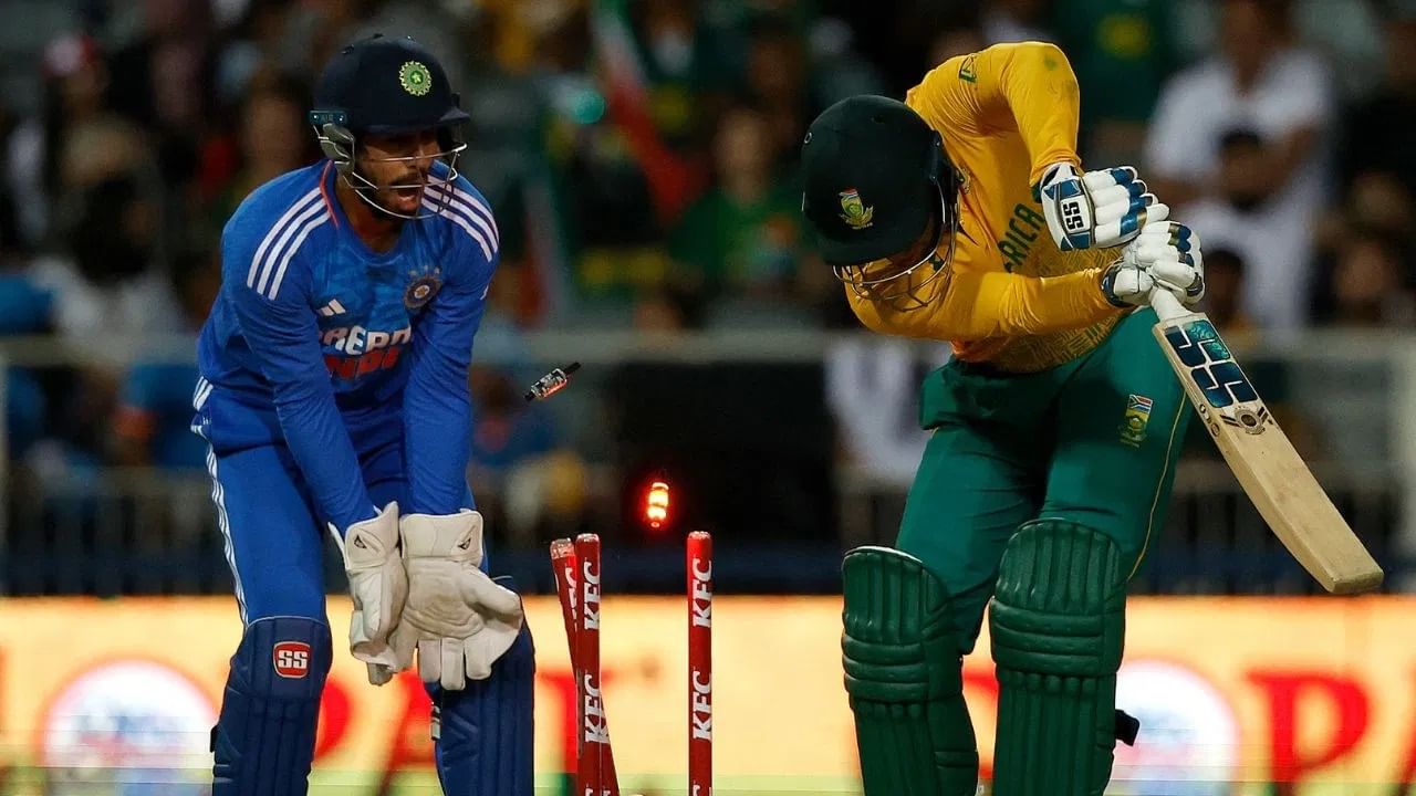 IND vs SA, 3rd T20: ਸੂਰਿਆਕੁਮਾਰ ਦੀ ਧਾਕੜ ਬੱਲੇਬਾਜ਼ੀ ਤੋਂ ਬਾਅਦ ਚੱਲਿਆ ਕੁਲਦੀਪ ਦਾ ਜਾਦੂ, ਟੀਮ ਇੰਡੀਆ ਨੇ ਦੱਖਣੀ ਅਫਰੀਕਾ ਨੂੰ ਹਰਾਇਆ IND vs SA, 3rd T20: ਸੂਰਿਆਕੁਮਾਰ ਦੀ ਧਾਕੜ ਬੱਲੇਬਾਜ਼ੀ ਤੋਂ ਬਾਅਦ ਚੱਲਿਆ ਕੁਲਦੀਪ ਦਾ ਜਾਦੂ, ਟੀਮ ਇੰਡੀਆ ਨੇ ਦੱਖਣੀ ਅਫਰੀਕਾ ਨੂੰ ਹਰਾਇਆ
