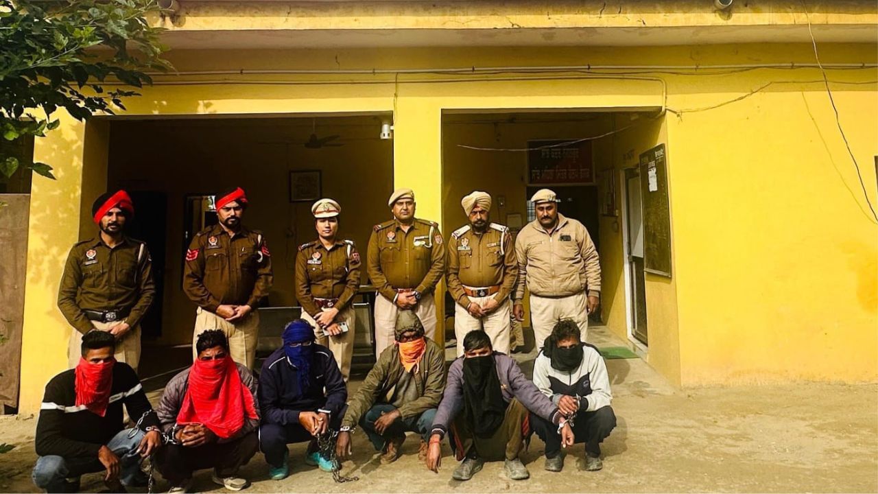 ਪਠਾਨਕੋਟ ਚ ਗ਼ੈਰ-ਕਾਨੂੰਨੀ ਮਾਈਨਿੰਗ ਵਿਰੁੱਧ ਜ਼ੋਰਦਾਰ ਕਾਰਵਾਈ, 7 ਮੁਲਜ਼ਮ ਗ੍ਰਿਫ਼ਤਾਰ ਅਤੇ ਮਸ਼ੀਨਰੀ ਜ਼ਬਤ ਪਠਾਨਕੋਟ ਚ ਗ਼ੈਰ-ਕਾਨੂੰਨੀ ਮਾਈਨਿੰਗ ਵਿਰੁੱਧ ਜ਼ੋਰਦਾਰ ਕਾਰਵਾਈ, 7 ਮੁਲਜ਼ਮ ਗ੍ਰਿਫ਼ਤਾਰ ਅਤੇ ਮਸ਼ੀਨਰੀ ਜ਼ਬਤ