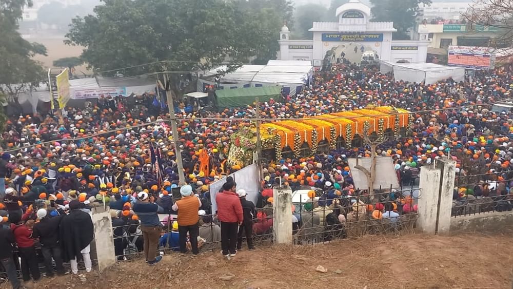 ਦਸਮ ਪਿਤਾ ਸ਼੍ਰੀ ਗੁਰੂ ਗੋਬਿੰਦ ਸਿੰਘ ਜੀ ਦੇ ਛੋਟੇ ਸਾਹਿਬਜਾਦੇ ਬਾਬਾ ਜੋਰਾਵਰ ਸਿੰਘ, ਬਾਬਾ ਫਤਹਿ ਸਿੰਘ ਅਤੇ ਮਾਤਾ ਗੁਜਰੀ ਜੀ ਦੀ ਲਾਸਾਨੀ ਸ਼ਹਾਦਤ ਨੂੰ ਸਮਰਪਿਤ ਸ਼ਹੀਦੀ ਸਭਾ ਦਾ ਸ੍ਰੀ ਫਤਿਹਗੜ੍ਹ ਸਾਹਿਬ ਦੀ ਇਤਿਹਾਸਕ ਧਰਤੀ ਤੇ ਅੱਜ ਅਖੀਰਲਾ ਦਿਨ ਹੈ।