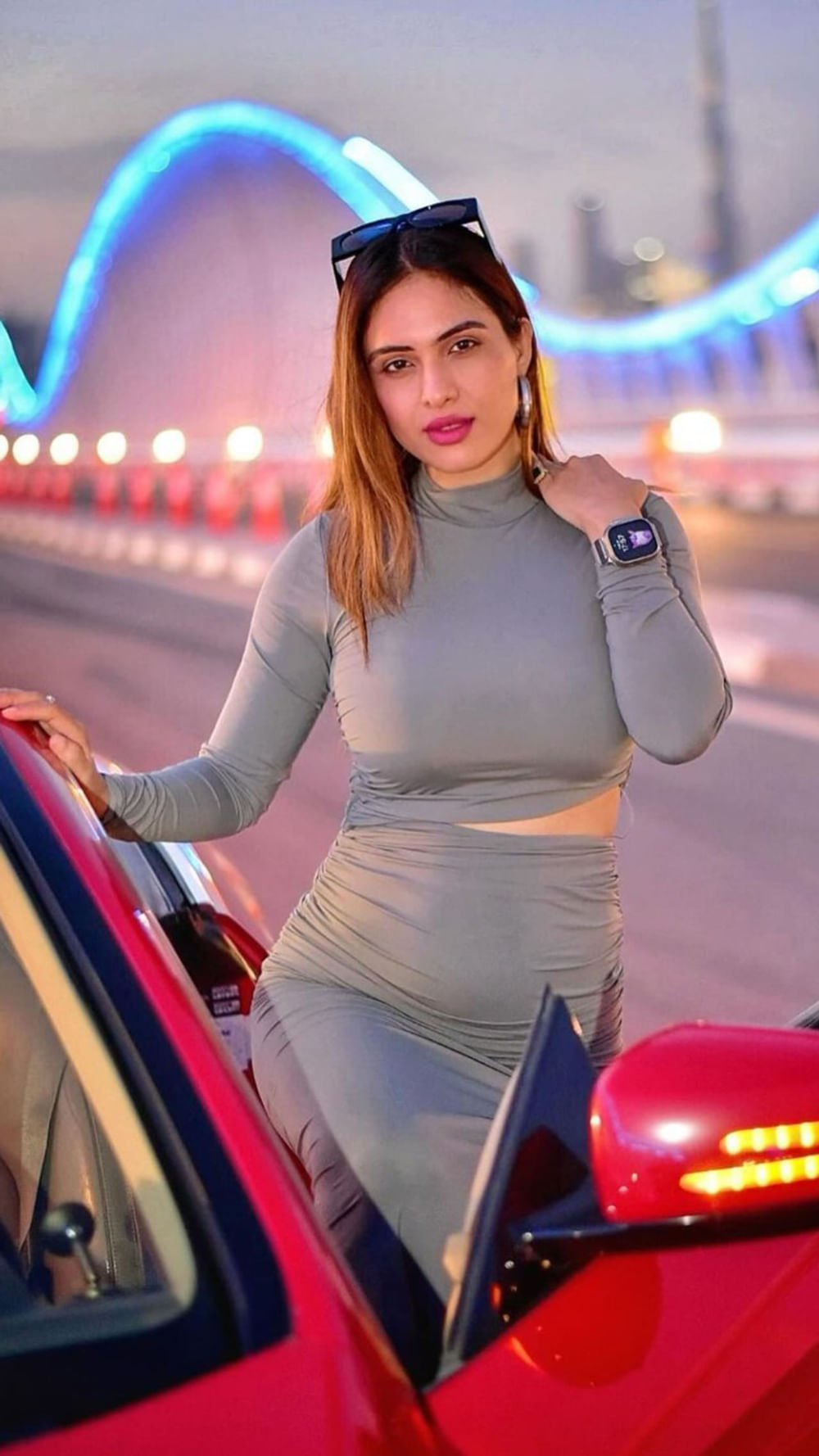 ਨੇਹਾ ਆਪਣੇ ਫੈਨਸ ਨਾਲ ਕੁਨੈਕਟਡ ਰਹਿਣ ਦੇ ਲਈ ਸੋਸ਼ਲ ਮੀਡੀਆ 'ਤੇ ਕਾਫੀ ਐਕਟਿਵ ਰਹਿੰਦੀ ਹੈ। ਉਨ੍ਹਾਂ ਦੇ ਨਵੇਂ-ਨਵੇਂ ਫੋਟੋਸ਼ੂਟ ਅਤੇ ਵੀਡੀਓਜ਼ ਪ੍ਰਸ਼ੰਸਕਾਂ ਦੇ ਲਈ ਕਿਸੇ ਟ੍ਰੀਟ ਤੋਂ ਘੱਟ ਨਹੀਂ ਹੈ।