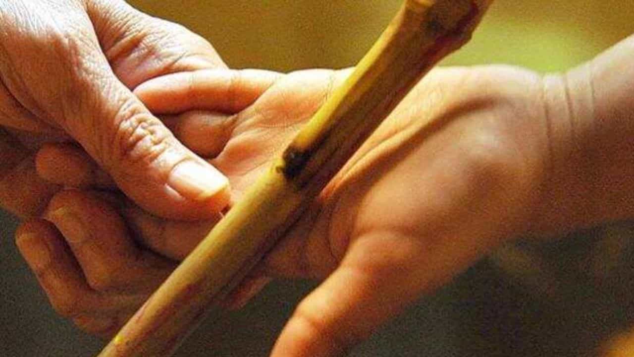 ਟੀਚਰ ਨੇ 12 ਦੇ ਤਿੰਨ ਵਿਦਿਆਰਥੀਆਂ ਨੂੰ ਦਰਿੰਦਗੀ ਨਾਲ ਕੁੱਟਿਆ, ਗੰਦੀਆਂ ਗਾਲਾਂ ਕੱਢਣ ਦਾ ਵੀ ਇਲਜ਼ਾਮ ਟੀਚਰ ਨੇ 12 ਦੇ ਤਿੰਨ ਵਿਦਿਆਰਥੀਆਂ ਨੂੰ ਦਰਿੰਦਗੀ ਨਾਲ ਕੁੱਟਿਆ, ਗੰਦੀਆਂ ਗਾਲਾਂ ਕੱਢਣ ਦਾ ਵੀ ਇਲਜ਼ਾਮ