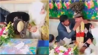Shocking Video: ਖੁਸ਼ੀ ਮਾਤਮ ‘ਚ ਬਦਲੀ, ਨਿਕਾਹ ਦੌਰਾਨ ਲਾੜੇ ਨੂੰ ਆਇਆ ਹਾਰਟ ਅਟੈਕ, ਮੌਕੇ ‘ਤੇ ਹੀ ਮੌਤ Shocking Video: ਖੁਸ਼ੀ ਮਾਤਮ ‘ਚ ਬਦਲੀ, ਨਿਕਾਹ ਦੌਰਾਨ ਲਾੜੇ ਨੂੰ ਆਇਆ ਹਾਰਟ ਅਟੈਕ, ਮੌਕੇ ‘ਤੇ ਹੀ ਮੌਤ