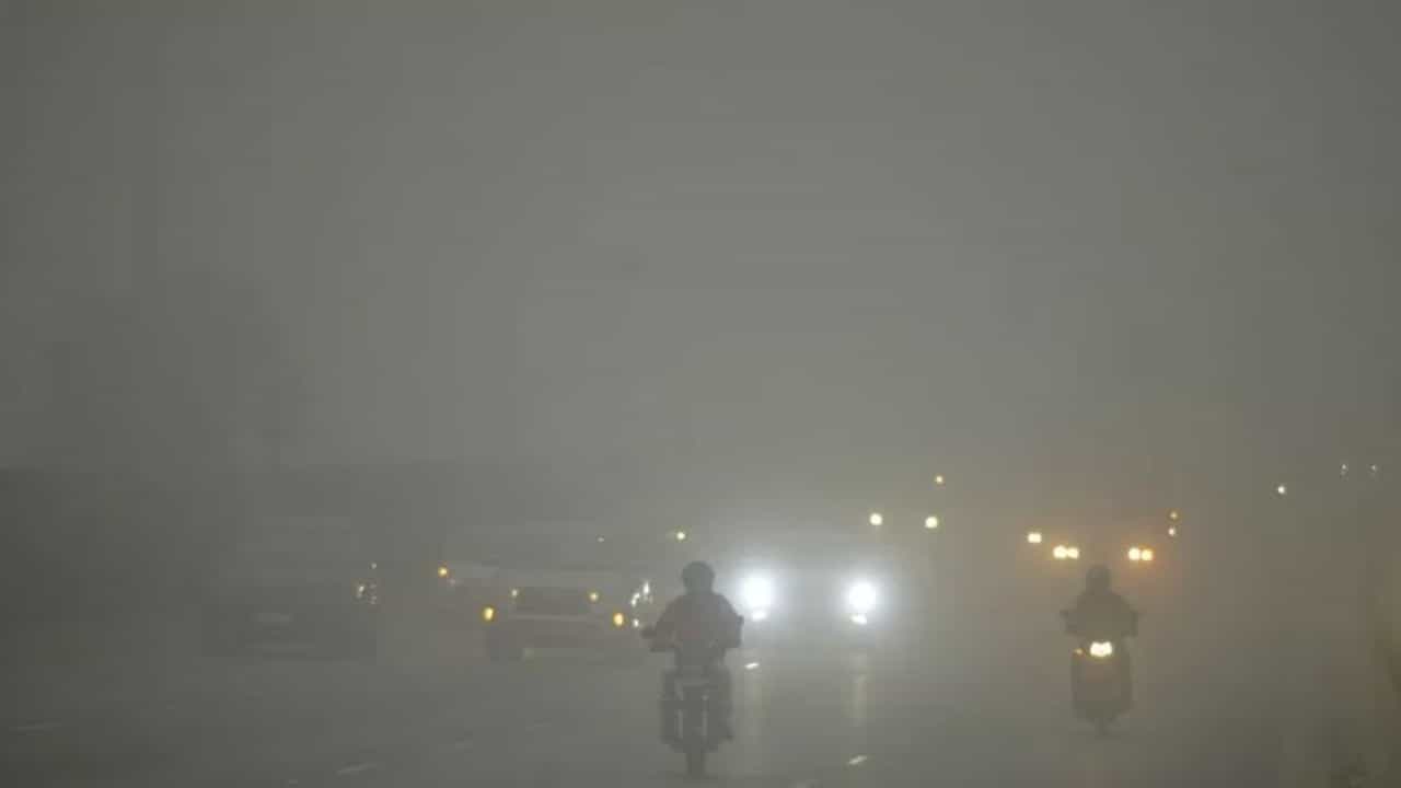ਪੰਜਾਬ-ਹਰਿਆਣਾ ਚ ਸੰਘਣੀ ਧੁੰਦ: ਚੰਡੀਗੜ੍ਹ ਚ ਵੀ ਧੁੰਦ, ਕਦੋਂ ਤੱਕ ਉੱਤਰੀ ਭਾਰਤ ਚ ਸਰਦੀਆਂ ਦਾ ਪ੍ਰਕੋਪ?
