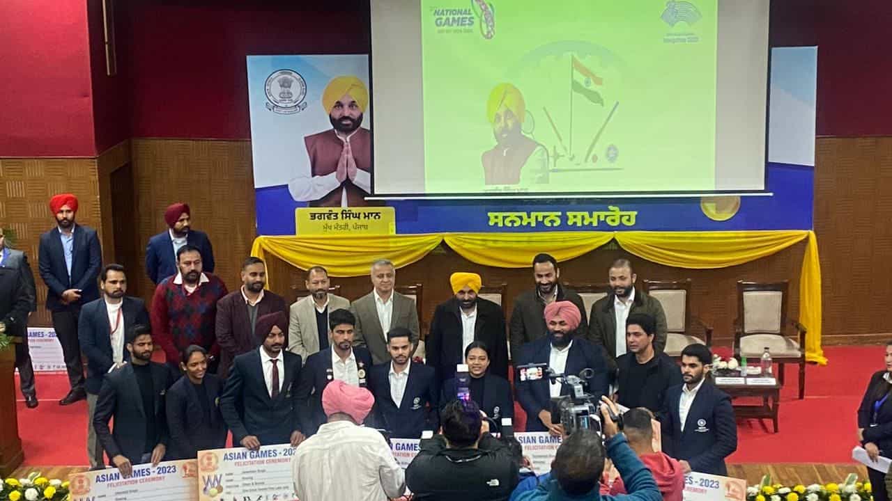 Players Honored: ਮੁੱਖ ਮੰਤਰੀ ਮਾਨ ਨੇ ਨੈਸ਼ਨਲ ਅਤੇ ਏਸ਼ੀਅਨ ਖੇਡਾਂ ਦੇ ਜੇਤੂਆਂ ਨੂੰ ਦਿੱਤੀ 33.83 ਕਰੋੜ ਦੀ ਰਾਸ਼ੀ