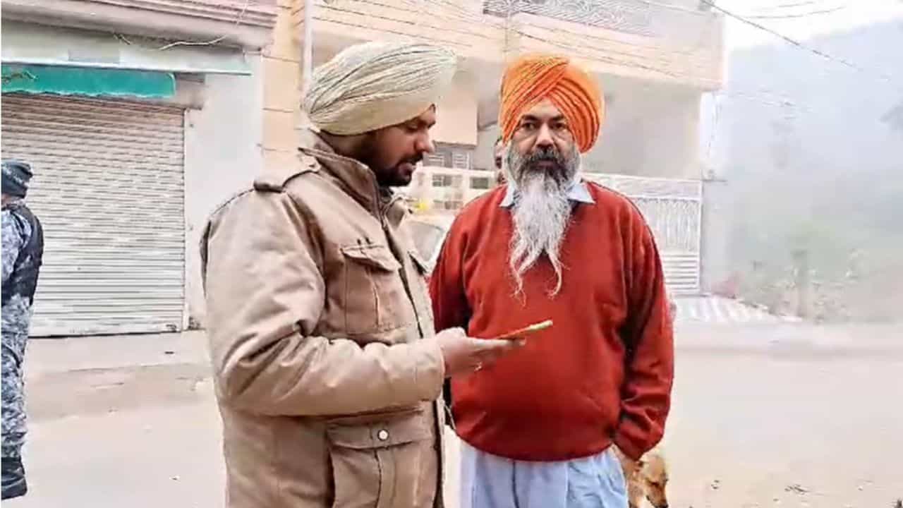 ਲੁਧਿਆਣਾ ਚ ਕਾਂਗਰਸੀ ਆਗੂ ਮੰਡ ਦਾ ਹੰਗਾਮਾ, ਪੁਲਿਸ ਤੇ ਲਾਏ ਘਰ ਚ ਜ਼ਬਰੀ ਬੰਦ ਕਰਨ ਦੇ ਇਲਜ਼ਾਮ