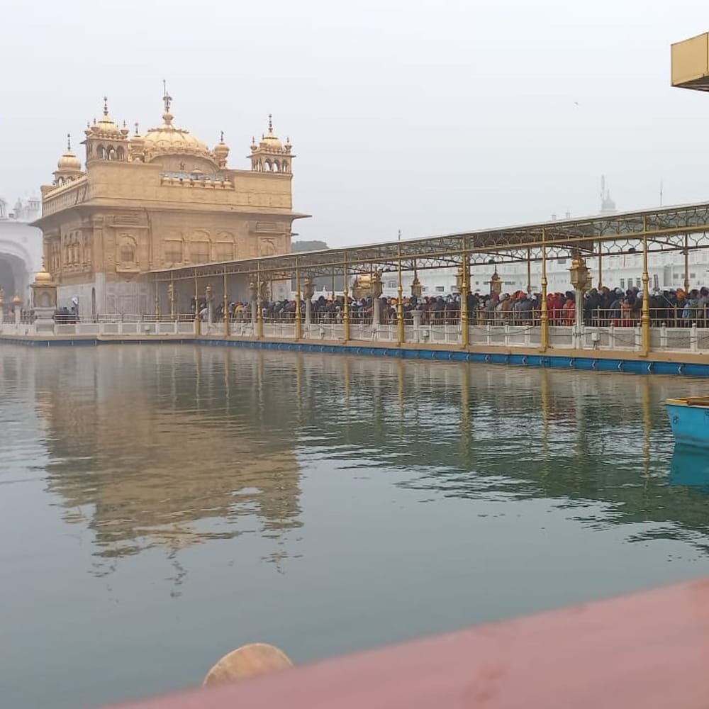 ਸ਼੍ਰੋਮਣੀ ਗੁਰਦੁਆਰਾ ਪ੍ਰਬੰਧਕ ਕਮੇਟੀ ਵੱਲੋਂ ਸੰਗਤਾਂ ਦੇ ਠਹਿਰਣ ਅਤੇ ਲੰਗਰ ਦੇ ਵਿਸ਼ੇਸ਼ ਪ੍ਰਬੰਧ ਕੀਤੇ ਗਏ ਹਨ। ਸ਼੍ਰੋਮਣੀ ਗੁਰਦੁਆਰਾ ਪ੍ਰਬੰਧਕ ਕਮੇਟੀ ਦੇ ਸਕੱਤਰ ਪ੍ਰਤਾਪ ਸਿੰਘ ਨੇ ਦੱਸਿਆ ਕਿ ਸ੍ਰੀ ਹਰਿਮੰਦਰ ਸਾਹਿਬ ਦੇ ਅਧੀਨ ਪੈਂਦੇ ਸਾਰੇ ਸੱਤ ਯਾਤਰੀ ਨਿਵਾਸਾਂ ਦੇ 750 ਤੋਂ ਵੱਧ ਕਮਰੇ ਅਤੇ ਹਾਲ ਭਰੇ ਹੋਏ ਹਨ।