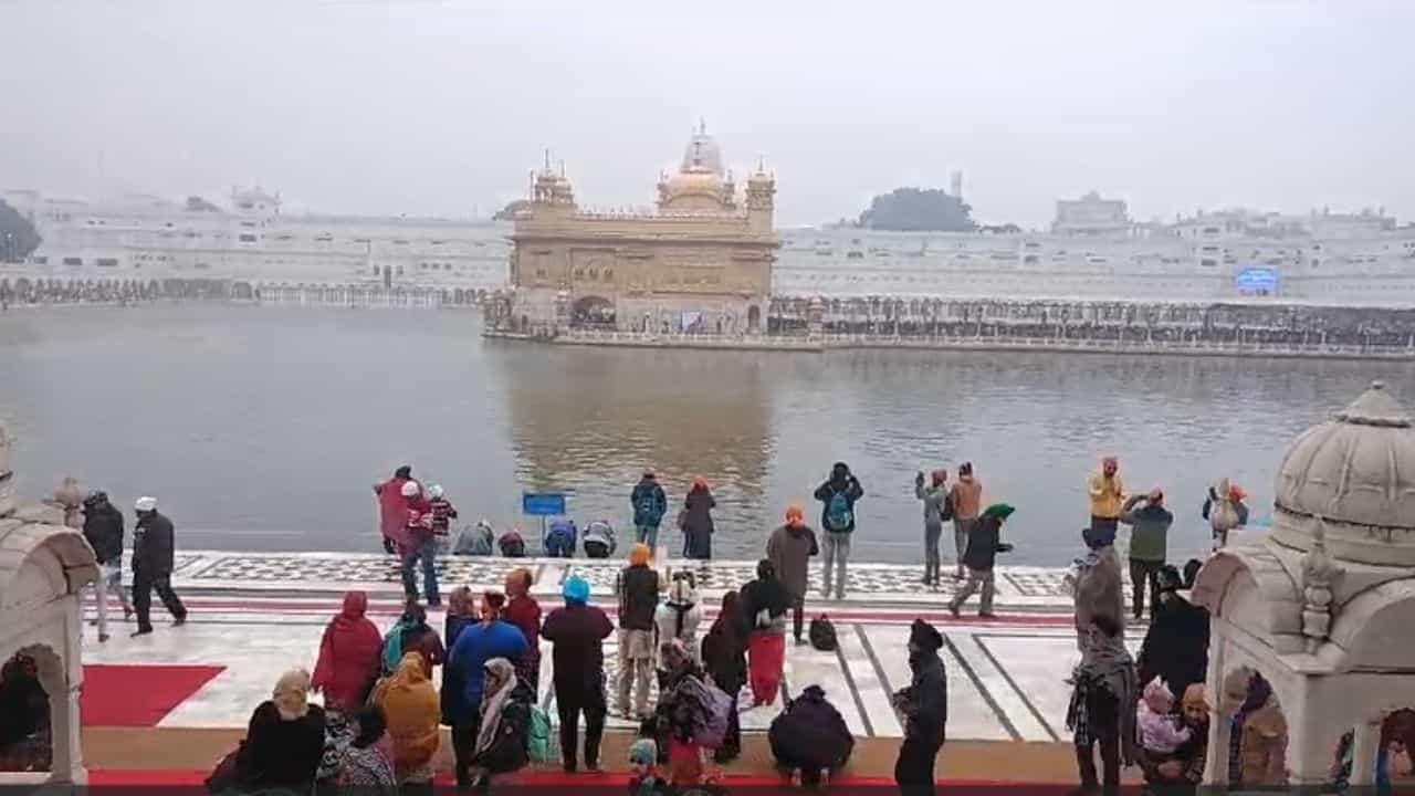 ਮਾਘੀ ਮੌਕੇ ਸ੍ਰੀ ਦਰਬਾਰ ਸਾਹਿਬ ਪਹੁੰਚੀ ਸੰਗਤ, 40 ਮੁਕਤਿਆਂ ਦੀ ਸ਼ਹਾਦਤ ਨੂੰ ਕੀਤਾ ਯਾਦ