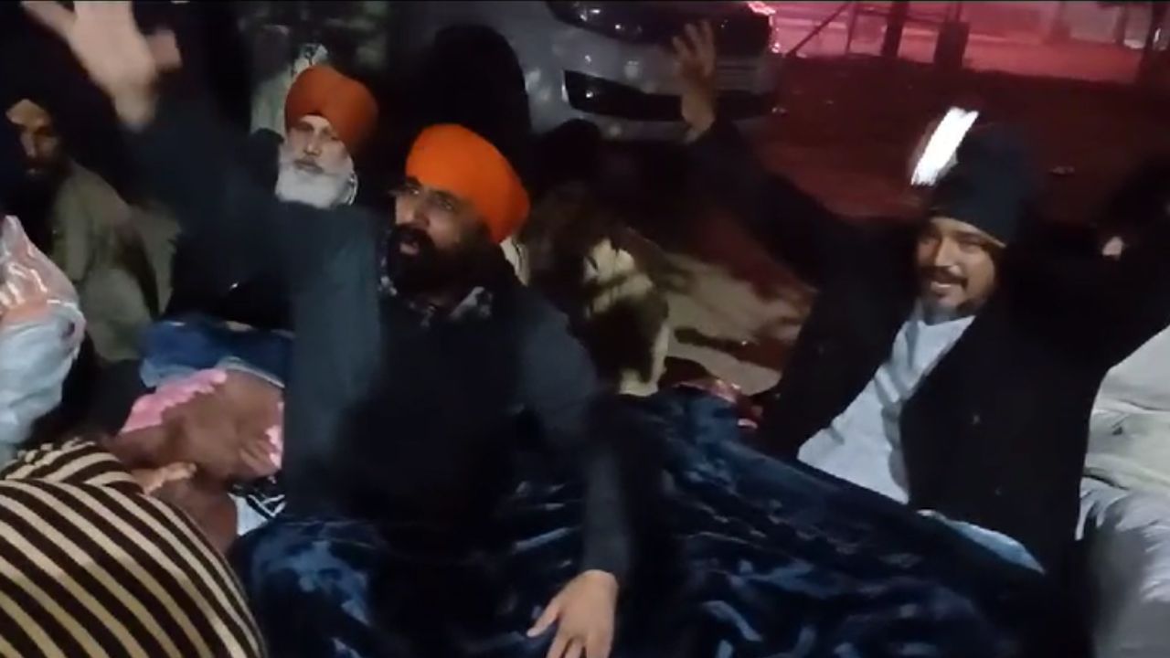 ਪੰਜਾਬ ‘ਚ ਹਿੱਟ ਐਂਡ ਰਨ ਵਿਰੋਧ, ਜਲੰਧਰ ‘ਚ ਸਾਬਕਾ ਟਰੱਕ ਯੂਨੀਅਨ ਪ੍ਰਧਾਨ ਦਾ ਮਰਨ ਵਰਤ ਪੰਜਾਬ ‘ਚ ਹਿੱਟ ਐਂਡ ਰਨ ਵਿਰੋਧ, ਜਲੰਧਰ ‘ਚ ਸਾਬਕਾ ਟਰੱਕ ਯੂਨੀਅਨ ਪ੍ਰਧਾਨ ਦਾ ਮਰਨ ਵਰਤ
