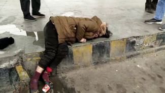 Shocking Video: ਜਲੰਧਰ ‘ਚ 2 ਸ਼ਰਾਬੀ ਕੁੜੀਆਂ ਵੱਲੋਂ ਹਾਈਵੋਲਟੇਜ ਡਰਾਮਾ, ਫੁੱਟਪਾਥ ‘ਤੇ ਡਿੱਗੀ ਤਾਂ ਲੋਕਾਂ ਨੇ ਚੱਟਿਆ ਨਿੰਬੂ Shocking Video: ਜਲੰਧਰ ‘ਚ 2 ਸ਼ਰਾਬੀ ਕੁੜੀਆਂ ਵੱਲੋਂ ਹਾਈਵੋਲਟੇਜ ਡਰਾਮਾ, ਫੁੱਟਪਾਥ ‘ਤੇ ਡਿੱਗੀ ਤਾਂ ਲੋਕਾਂ ਨੇ ਚੱਟਿਆ ਨਿੰਬੂ