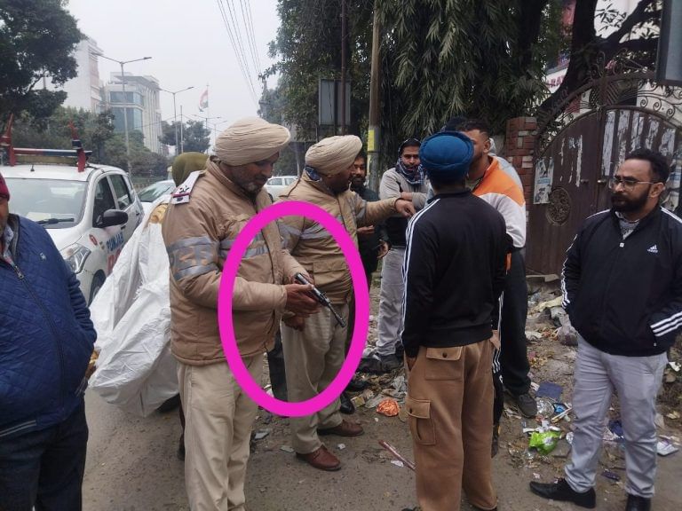 ਦਿਨ ਦਿਹਾੜੇ ਨੌਜਵਾਨਾਂ ਨਾਲ ਭਿੜੇ ਲੁਟੇਰੇ, ਸਵਾਲਾਂ ਚ ਕਾਨੂੰਨ ਵਿਵਸਥਾ ਦਿਨ ਦਿਹਾੜੇ ਨੌਜਵਾਨਾਂ ਨਾਲ ਭਿੜੇ ਲੁਟੇਰੇ, ਸਵਾਲਾਂ ਚ ਕਾਨੂੰਨ ਵਿਵਸਥਾ