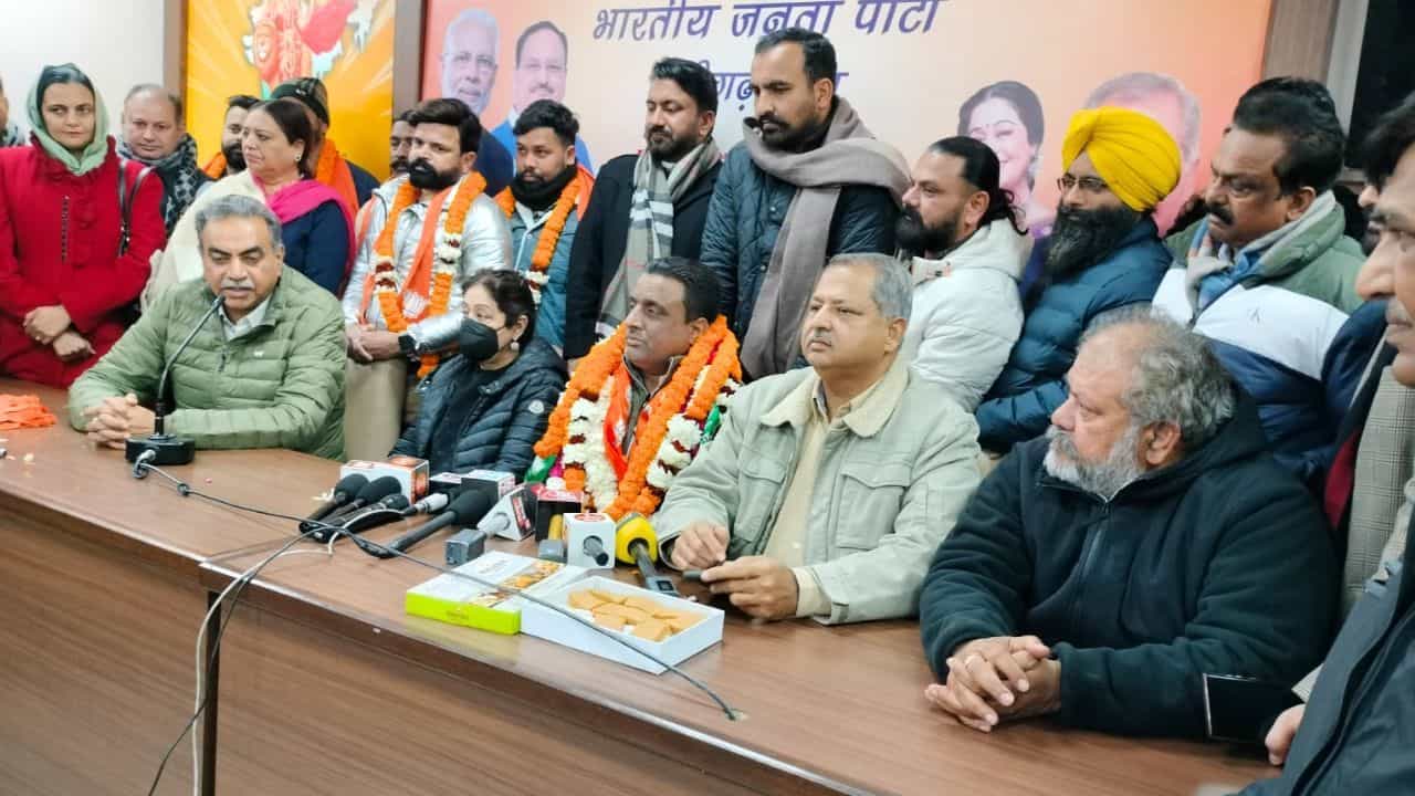 ਚੰਡੀਗੜ੍ਹ ਮੇਅਰ ਚੋਣ: AAP ਦੇ ਸਾਰੇ ਕੌਂਸਲਰ ਰੋਪੜ ਪਹੁੰਚੇ, ਇੱਕ ਭਾਜਪਾ ਕੌਂਸਲਰ ਸੰਪਰਕ ਤੋਂ ਬਾਹਰ