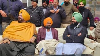 ‘ਇਕ ਸੀ ਕਾਂਗਰਸ’ ਵਿਵਾਦ: ਸੀਐਮ ‘ਤੇ ਭੜਕੇ ਨਵਜੋਤ ਸਿੱਧੂ, ਬੋਲੇ- ਕਾਂਗਰਸ ਸੀ, ਹੈ ਅਤੇ ਰਹੇਗੀ… ਰੋਕ ਸਕਦੇ ਹੋ ਤਾਂ ਰੋਕ ਲਵੋ। ‘ਇਕ ਸੀ ਕਾਂਗਰਸ’ ਵਿਵਾਦ: ਸੀਐਮ ‘ਤੇ ਭੜਕੇ ਨਵਜੋਤ ਸਿੱਧੂ, ਬੋਲੇ- ਕਾਂਗਰਸ ਸੀ, ਹੈ ਅਤੇ ਰਹੇਗੀ… ਰੋਕ ਸਕਦੇ ਹੋ ਤਾਂ ਰੋਕ ਲਵੋ।