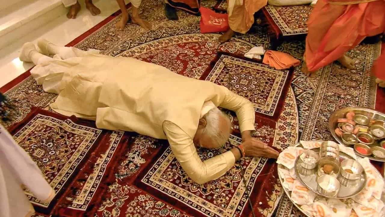 ਰਾਮਲਲਾ ਦੇ ਚਰਨਾਂ ਚ PM ਮੋਦੀ ਨੇ ਕੀਤਾ ਦੰਡਵਤ ਪ੍ਰਣਾਮ, ਕਹਿਆਂ ਵੱਡੀਆਂ ਗੱਲਾਂ