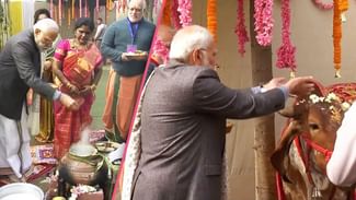 PM ਮੋਦੀ ਨੇ ਮੰਤਰੀ ਮੁਰੂਗਨ ਦੀ ਰਿਹਾਇਸ਼ ‘ਤੇ ਮਨਾਇਆ ਪੋਂਗਲ, ਧੋਤੀ ਪਹਿਨ ਕੀਤੀ ਪੂਜਾ PM ਮੋਦੀ ਨੇ ਮੰਤਰੀ ਮੁਰੂਗਨ ਦੀ ਰਿਹਾਇਸ਼ ‘ਤੇ ਮਨਾਇਆ ਪੋਂਗਲ, ਧੋਤੀ ਪਹਿਨ ਕੀਤੀ ਪੂਜਾ