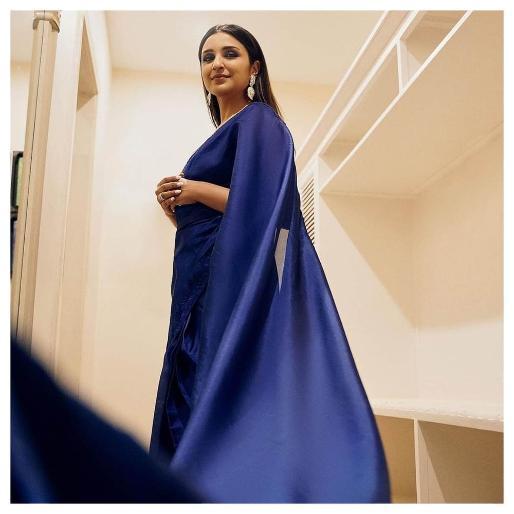 ਪਰਿਣੀਤੀ ਹਮੇਸ਼ਾ ਆਪਣੇ ਨਾਲ ਲਿਪ ਬਾਮ ਕੈਰੀ ਕਰਦੀ ਹੈ। ਸਮੇਂ-ਸਮੇਂ 'ਤੇ ਇਸ ਦੀ ਵਰਤੋਂ ਕਰਦਾ ਹੈ। ਇਹ ਬੁੱਲ੍ਹਾਂ ਦੀ ਡ੍ਰਾਈ ਹੋਣ ਤੋਂ ਬਚਾਉਂਦਾ ਹੈ। ਇਸ ਤੋਂ ਇਲਾਵਾ ਅਭਿਨੇਤਰੀ ਚੰਗੀ ਸਕਿਨ ਲਈ ਵਿਟਾਮਿਨ ਅਤੇ ਐਂਟੀਆਕਸੀਡੈਂਟਸ ਨਾਲ ਭਰਪੂਰ ਭੋਜਨ ਵੀ ਖਾਂਦੀ ਹੈ।