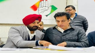 ਪੰਜਾਬ ‘ਚ ਇਕੱਲਿਆਂ ਚੋਣ ਲੜੇਗੀ ਕਾਂਗਰਸ! ਸਿੱਧੂ ਖਿਲਾਫ ਐਕਸ਼ਨ ਲੈਣ ਦੇ ਵੀ ਸੰਕੇਤ, ਪੰਜਾਬ ਕਾਂਗਰਸ ਦੀ ਅਹਿਮ ਬੈਠਕ ਪੰਜਾਬ ‘ਚ ਇਕੱਲਿਆਂ ਚੋਣ ਲੜੇਗੀ ਕਾਂਗਰਸ! ਸਿੱਧੂ ਖਿਲਾਫ ਐਕਸ਼ਨ ਲੈਣ ਦੇ ਵੀ ਸੰਕੇਤ, ਪੰਜਾਬ ਕਾਂਗਰਸ ਦੀ ਅਹਿਮ ਬੈਠਕ