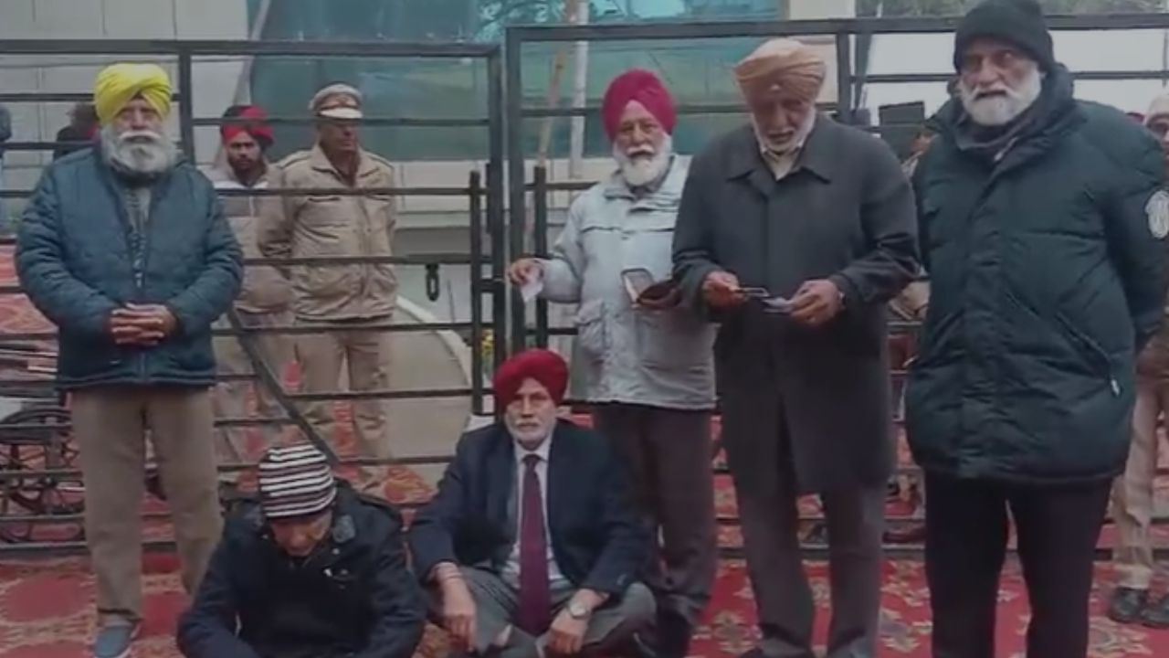 ਜਲੰਧਰ ‘ਚ NRI ਚੋਣਾਂ ਦੌਰਾਨ ਹੰਗਾਮਾ, ਵੋਟ ਨਾ ਪਾਉਣ ਦੇਣ ਦੇ ਲੱਗੇ ਇਲਜ਼ਾਮ