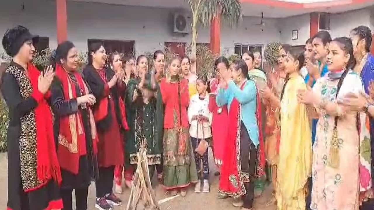 ਭਰੂਣ ਹੱਤਿਆ ਨੂੰ ਰੋਕਣ ਲਈ NGO ਦਾ ਉਪਰਾਲਾ, ਮਨਾ ਰਹੇ ਹਨ ਧੀਆਂ ਦੀ ਲੋਹੜੀ