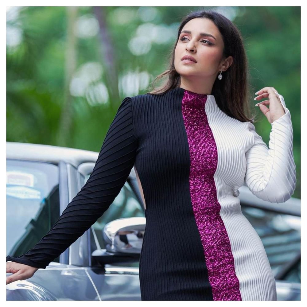 ਸਕਿਨ ਨੂੰ ਹਾਈਡਰੇਟ ਰੱਖਣ ਲਈ, ਅਭਿਨੇਤਰੀ ਮਾਇਸਚਰਾਈਜ਼ਰ ਦੀ ਵਰਤੋਂ ਕਰਦੀ ਹੈ। ਪਰਿਣੀਤੀ ਇਸ ਮੋਇਸਚਰਾਈਜ਼ਰ ਨੂੰ ਆਪਣੇ ਚਿਹਰੇ ਅਤੇ ਗਰਦਨ 'ਤੇ ਵੀ ਲਗਾਉਂਦੀ ਹੈ। ਇਹ ਉਹਨਾਂ ਨੂੰ ਦਿਨ ਭਰ ਹਾਈਡਰੇਟ ਰੱਖਣ ਵਿੱਚ ਮਦਦ ਕਰਦਾ ਹੈ।