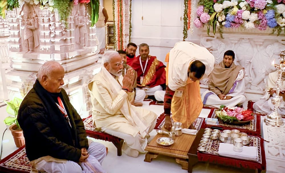 ਸਾਰਿਆਂ ਨੇ ਵੈਦਿਕ ਰੀਤੀ ਰਿਵਾਜਾਂ ਮੁਤਾਬਕ ਅਰਾਧਿਆ ਭਗਵਾਨ ਰਾਮ ਦੀ ਪੂਜਾ ਕੀਤੀ। ਇਸ ਮੌਕੇ 'ਤੇ ਦੇਸ਼ ਭਰ 'ਚ ਦੀਵਾਲੀ ਦਾ ਤਿਉਹਾਰ ਮਨਾਇਆ ਜਾ ਰਿਹਾ ਹੈ। Photo Credit: PTI