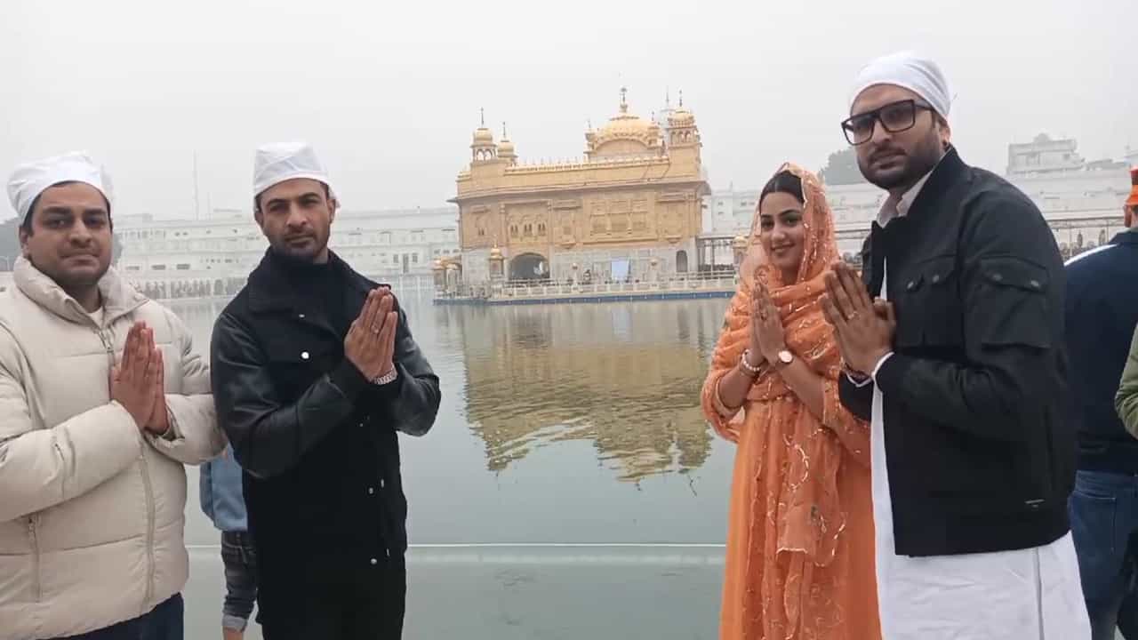 ਫਿਲਮ ਮੁੰਡਾ ਰਾਕ ਸਟਾਰ ਦੀ ਸਟਾਰ ਕਾਸਟ ਸ੍ਰੀ ਹਰਿਮੰਦਰ ਸਾਹਿਬ ਹੋਈ ਨਤਮਸਤਕ