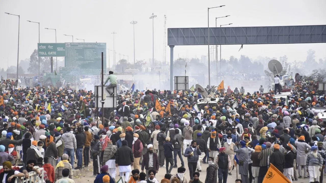 Farmers Protest:ਪੰਜਾਬ-ਹਰਿਆਣਾ ਦੇ ਸ਼ੰਭੂ ਬਾਰਡਰ 'ਤੇ ਟਰੈਕਟਰ-ਟਰਾਲੀਆਂ ਦੀ ਲੰਬੀ ਲਾਈਨਾਂ, ਜਾਣੋ ਅੱਜ ਦੂਜੇ ਦਿਨ ਕੀ ਹੋਵੇਗਾ?