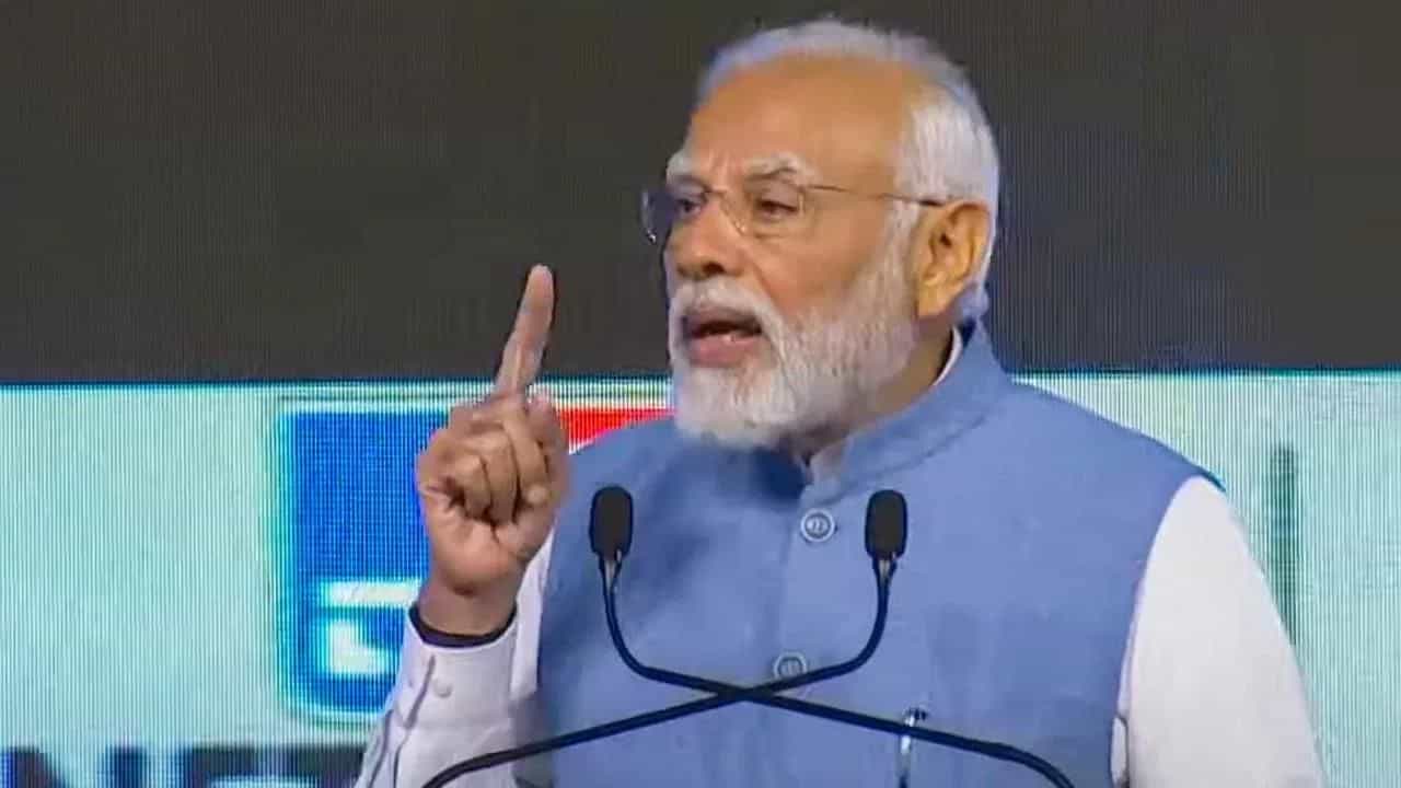 ਲੇਟ ਨਾਈਟ ਮੀਟਿੰਗ, ਤੜਕੇ ਵਾਪਸ ਕੰਮ ਤੇ, ਪੀਐਮ ਮੋਦੀ ਦੇ ਸ਼ੈਡਿਊਲ ਦੀਆਂ ਸੋਸ਼ਲ ਮੀਡੀਆ ਤੇ ਹੋ ਰਹੀ ਤਾਰੀਫਾਂ