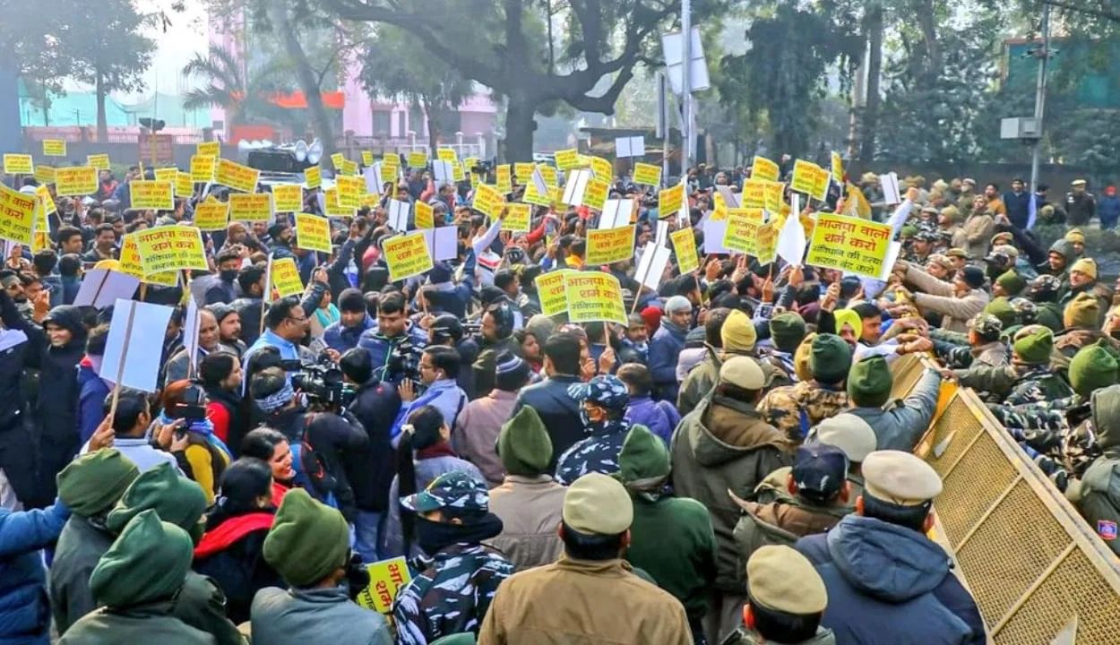 ‘AAP’ ਦਾ ਅੱਜ ਪੰਜਾਬ ‘ਚ ਸੂਬਾ ਪੱਧਰੀ ਪ੍ਰਦਰਸ਼ਨ, ਅਰਵਿੰਦ ਕੇਜਰੀਵਾਲ ਦੀ ਗ੍ਰਿਫਤਾਰੀ ਦੇ ਵਿਰੋਧ ‘ਚ ਮੋਹਾਲੀ ‘ਚ ਇਕੱਠੇ ਹੋਣਗੇ ਲੀਡਰ ‘AAP’ ਦਾ ਅੱਜ ਪੰਜਾਬ ‘ਚ ਸੂਬਾ ਪੱਧਰੀ ਪ੍ਰਦਰਸ਼ਨ, ਅਰਵਿੰਦ ਕੇਜਰੀਵਾਲ ਦੀ ਗ੍ਰਿਫਤਾਰੀ ਦੇ ਵਿਰੋਧ ‘ਚ ਮੋਹਾਲੀ ‘ਚ ਇਕੱਠੇ ਹੋਣਗੇ ਲੀਡਰ